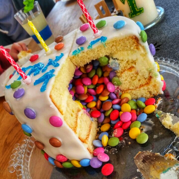 Surprise-Inside-Cake - von knall bis bunt