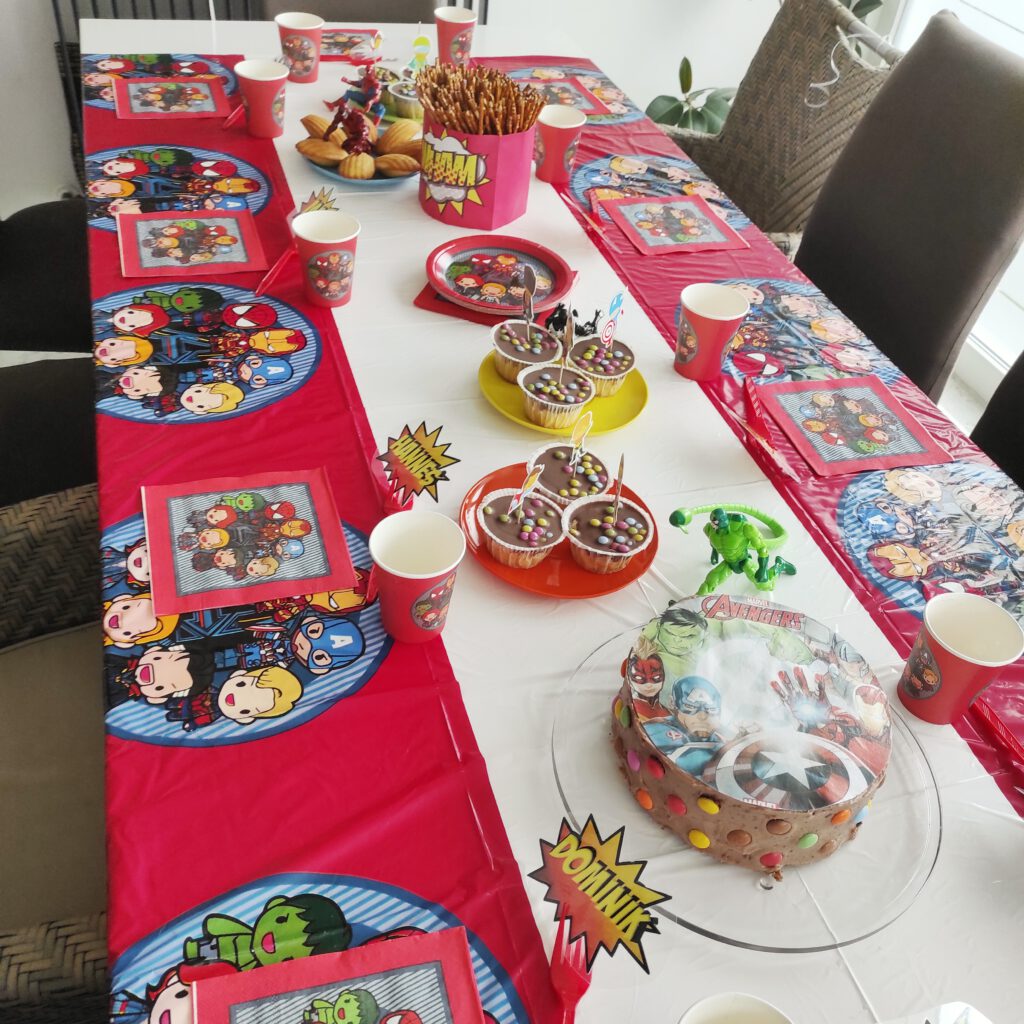 10 Superhelden-Einladungskarten Für Kindergeburtstag – Bunt, Mit Avengers-Motiven