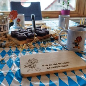 Kindergeburtstag Pumuckl Brettchen und Tassen