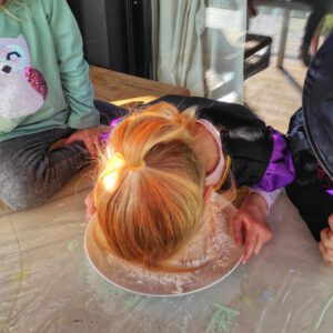 Mehlschneiden Kindergeburtstag